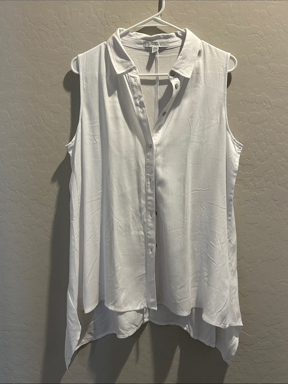 Fever White Sleeveless Button-Down Tunic size M